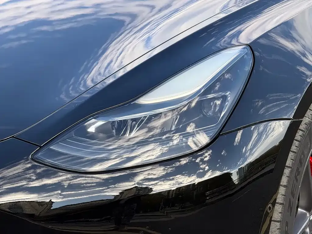 Tesla Model 3 — фото 7