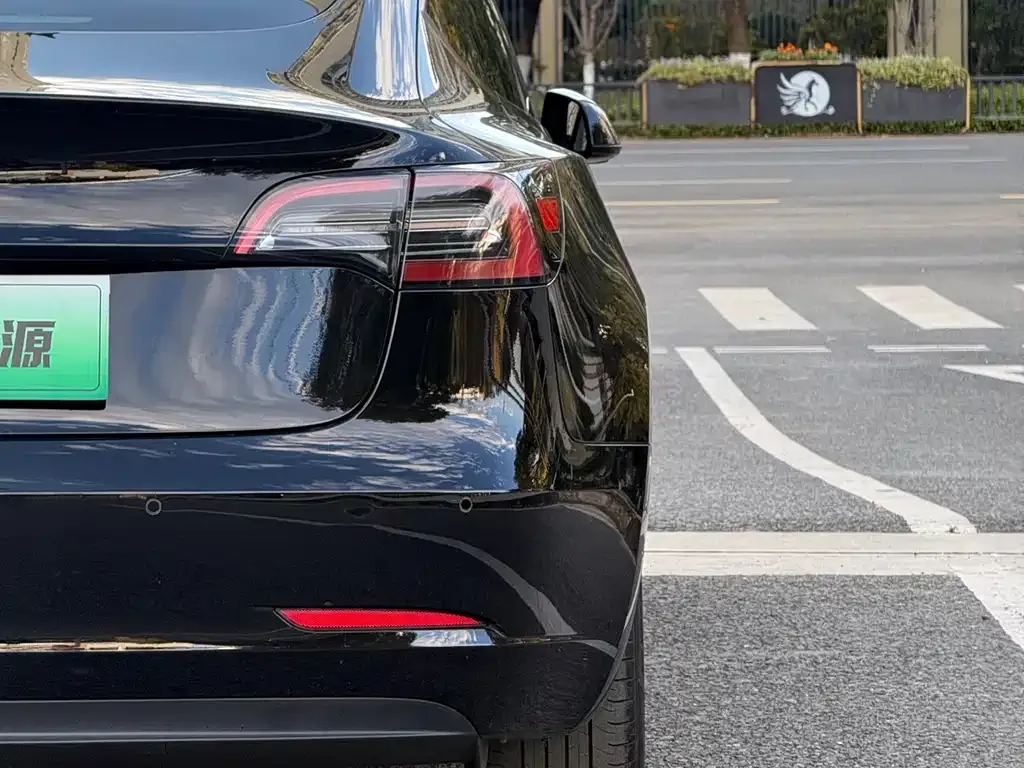 Tesla Model 3 — фото 6