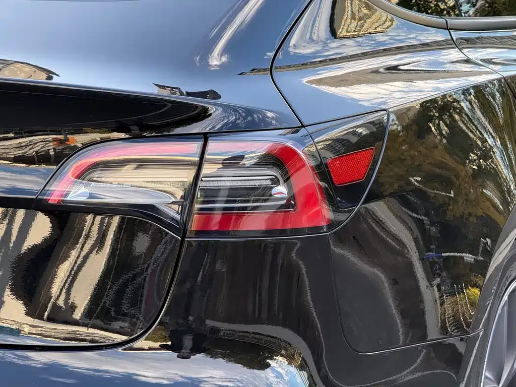 Tesla Model 3 — фото 4