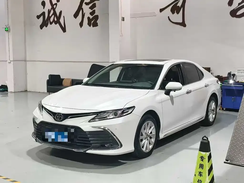 Toyota Camry 2023 из CN, фото 1
