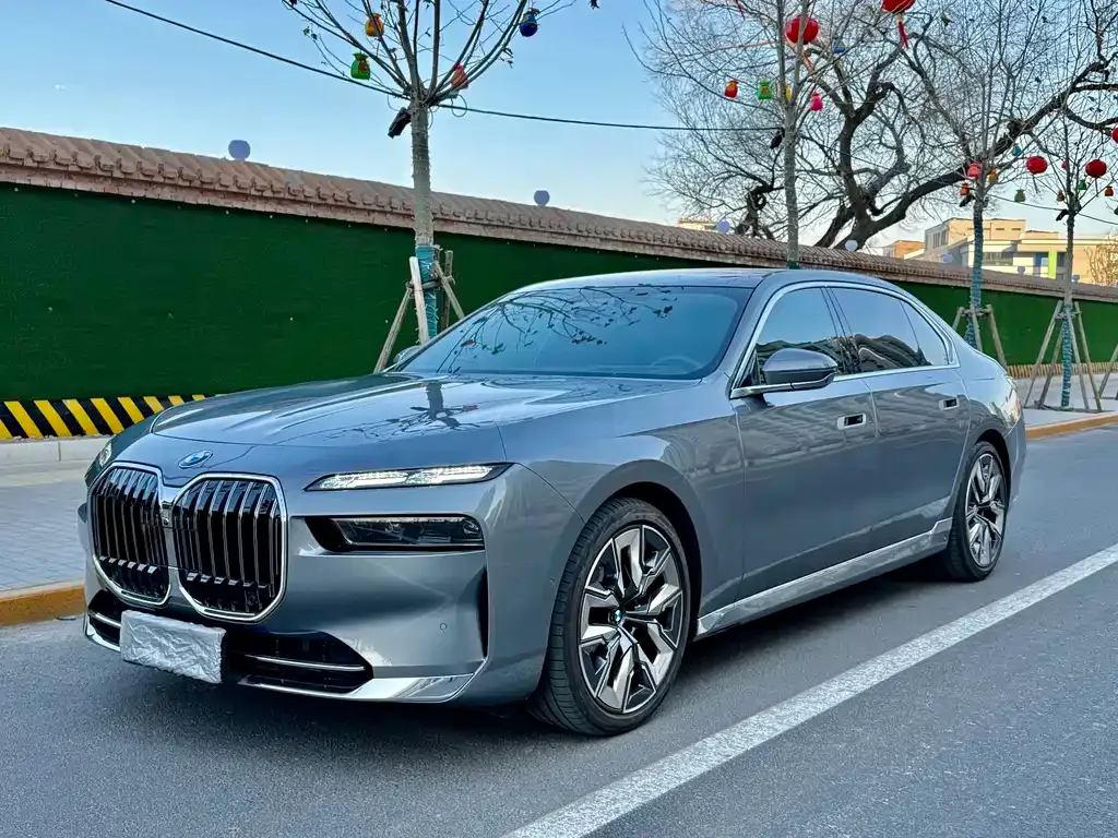 BMW 7 Series — фото 1