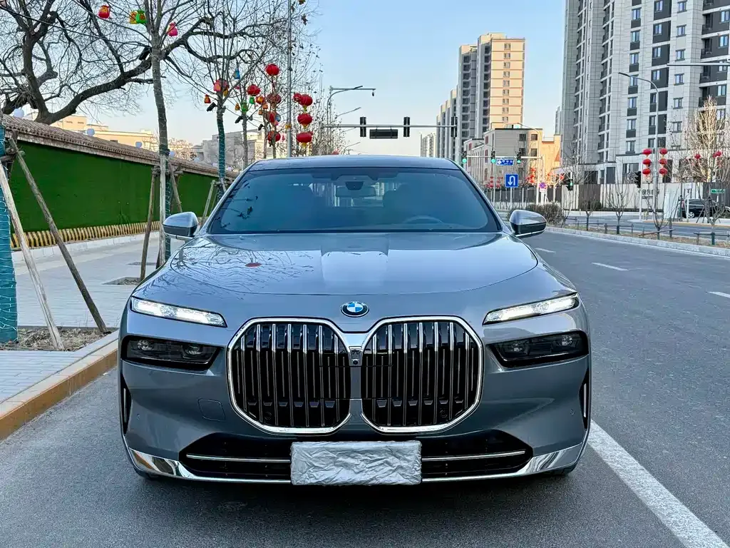 BMW 7 Series — фото 10