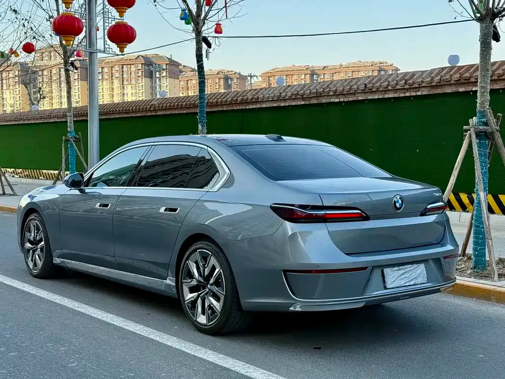 BMW 7 Series — фото 6