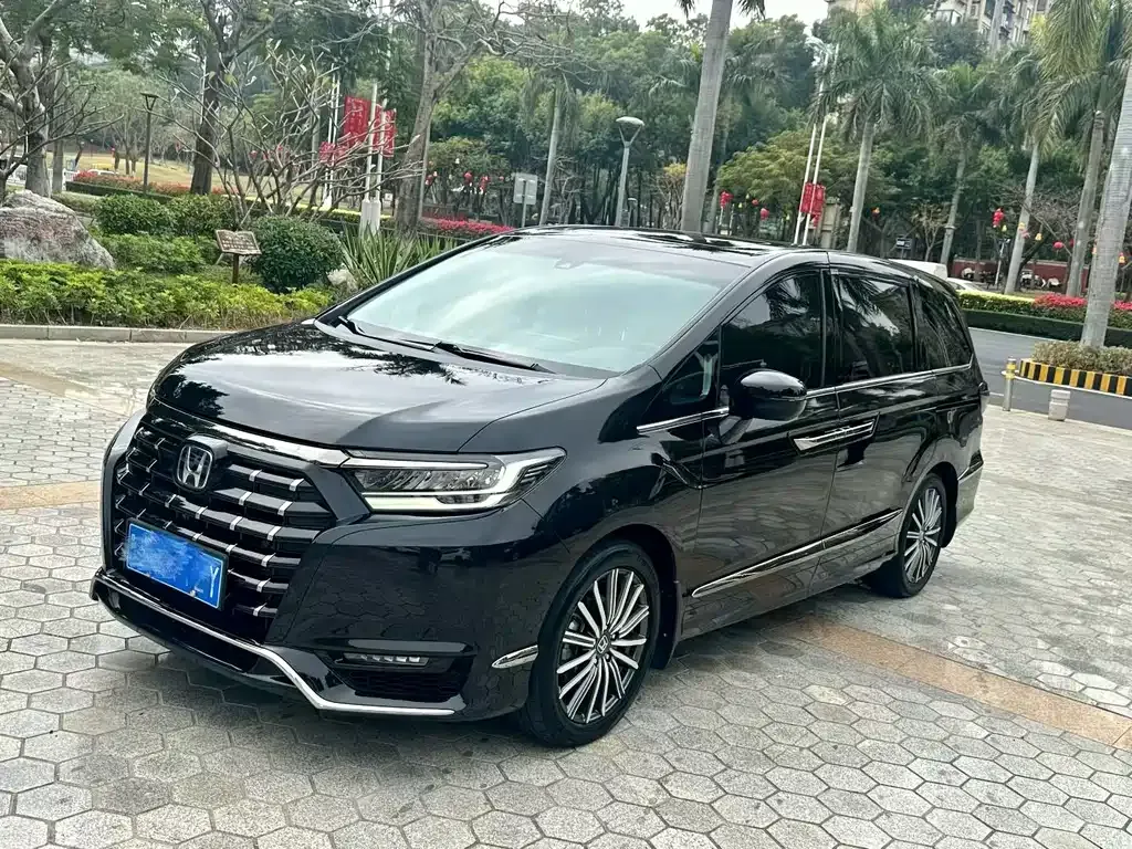 Honda Elysion — фото 1