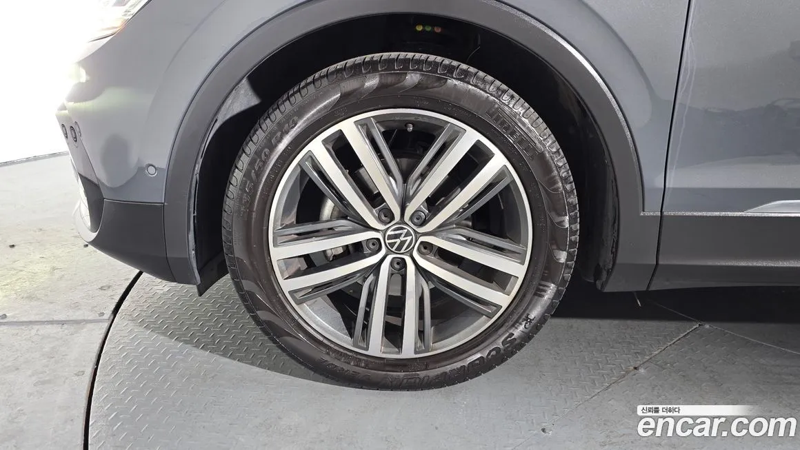 Volkswagen Tiguan — фото 10