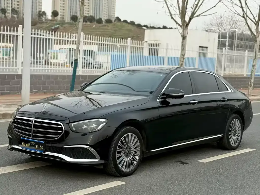 Mercedes-Benz E-Class — фото 1