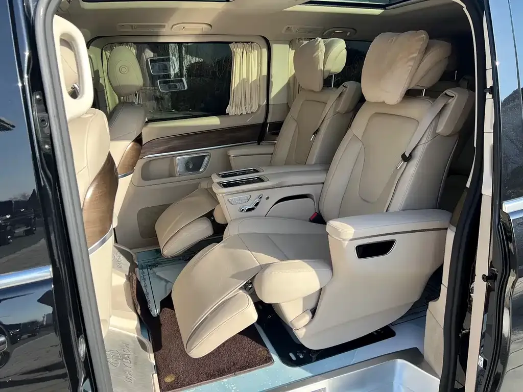 Mercedes-Benz V-Class 2023 из CN, фото 2