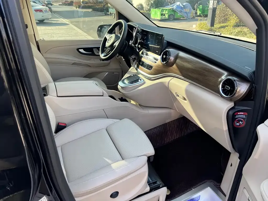 Mercedes-Benz V-Class 2023 из CN, фото 8