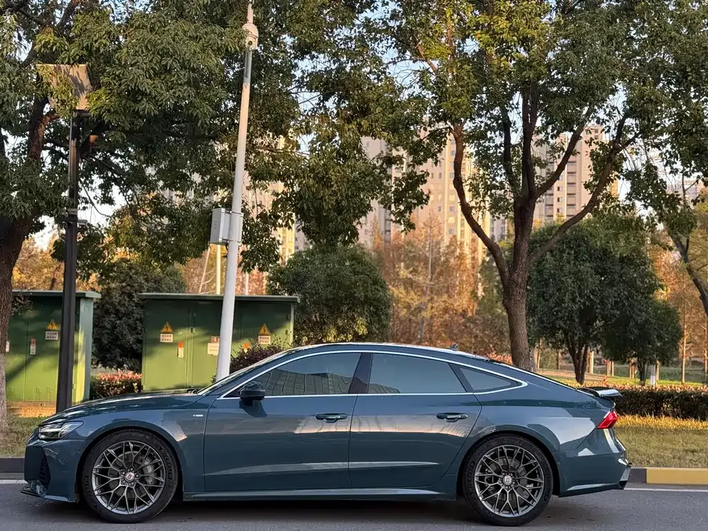 Audi A7 2021 из CN, фото 6