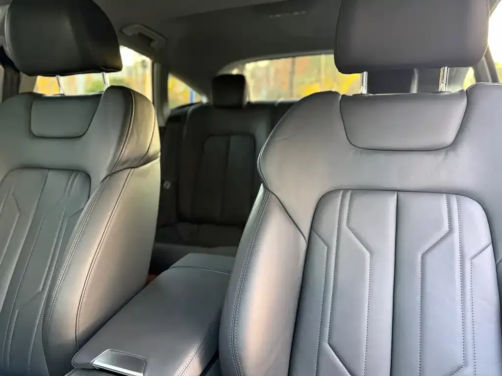 Audi A7 2021 из CN, фото 2