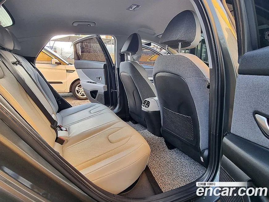 Hyundai AVANTE — фото 3