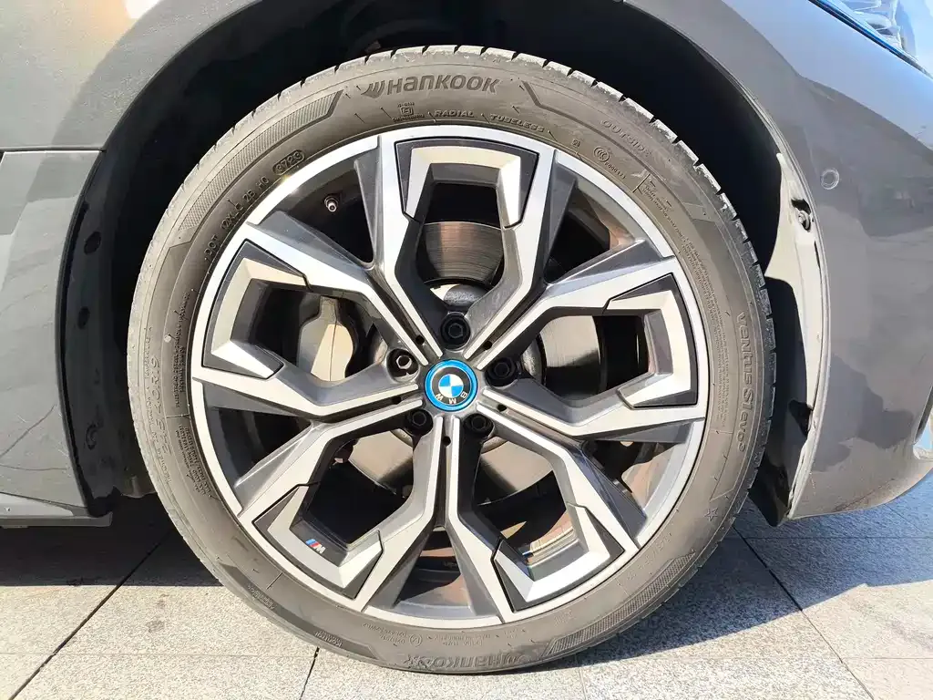 BMW i4 — фото 10