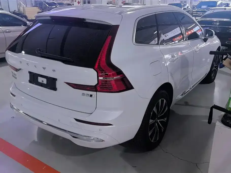Volvo XC60 2023 из CN, фото 8