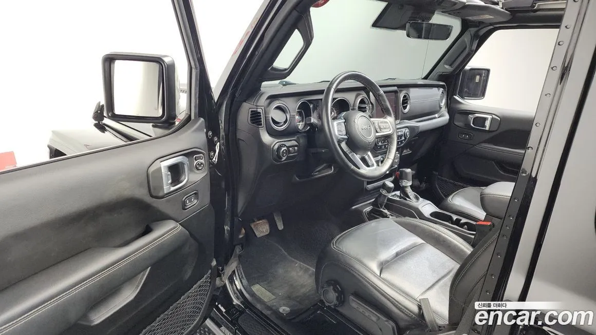 Jeep Wrangler — фото 10