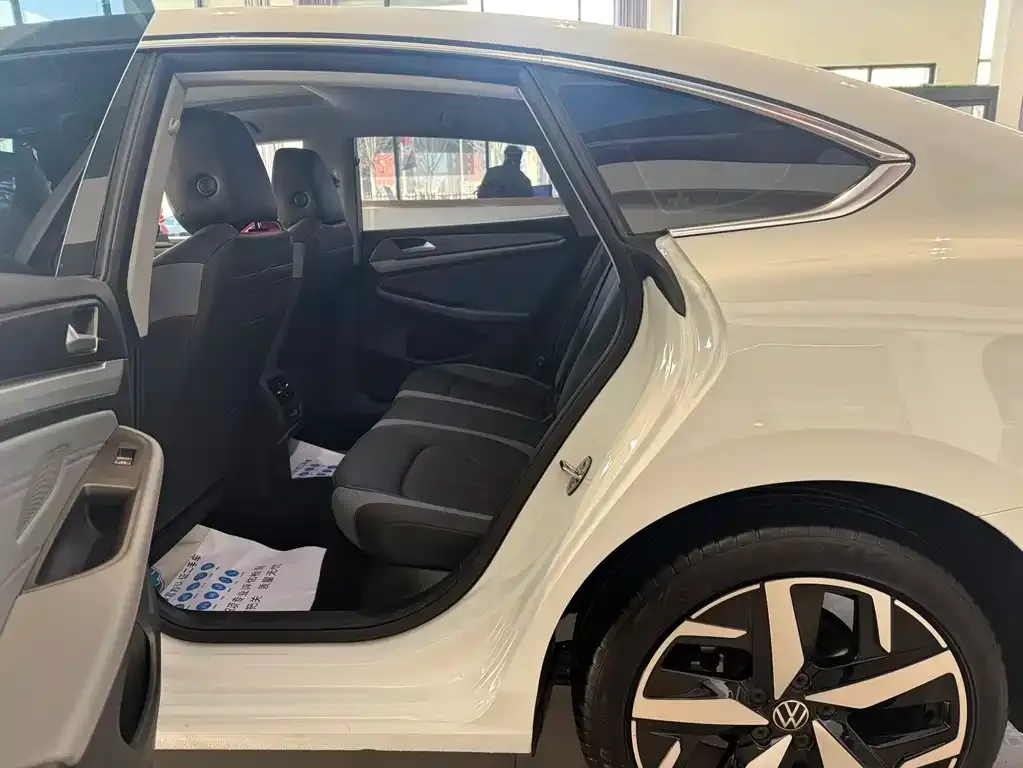 Volkswagen Lamando 2024 из CN, фото 4