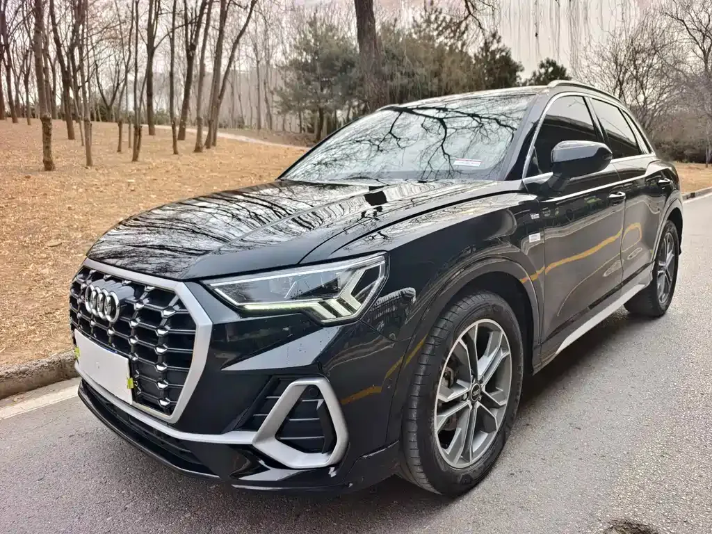 Audi Q3 — фото 1