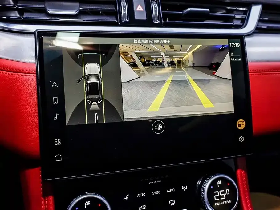Jaguar F-PACE — фото 6