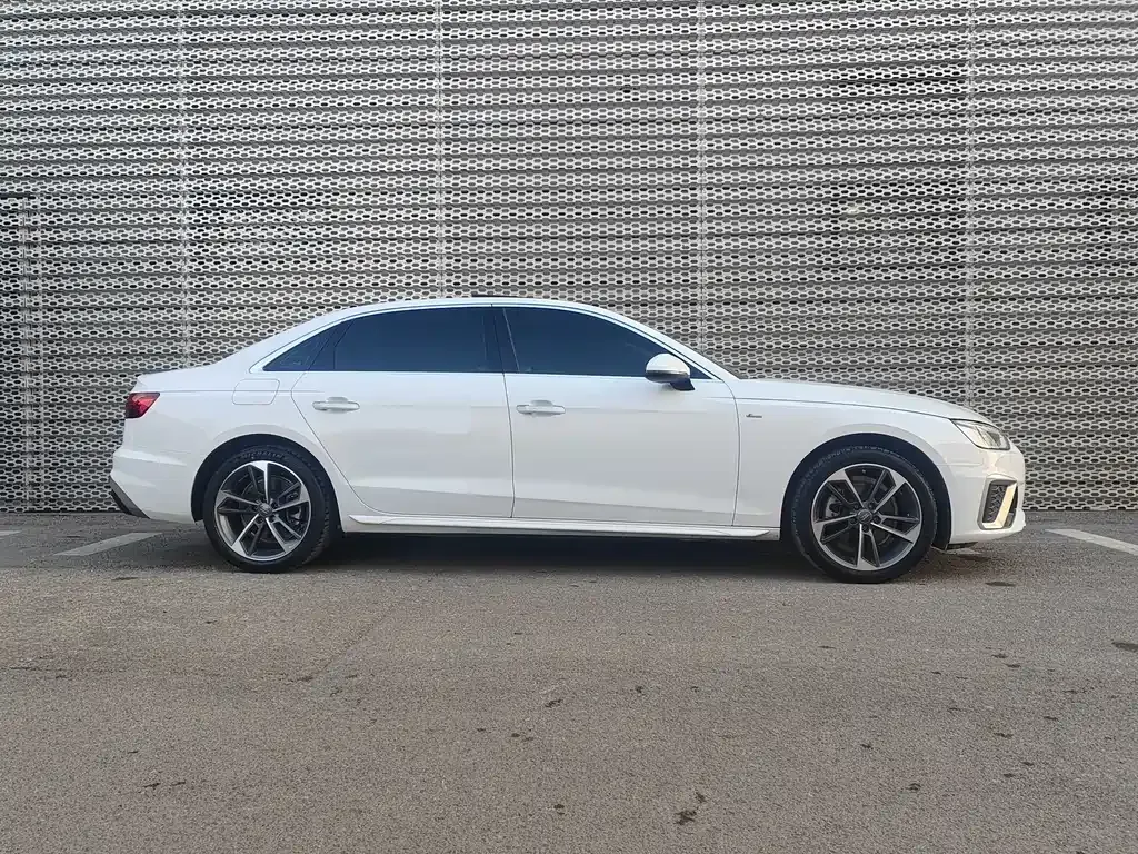 Audi A4L 2021 из CN, фото 8