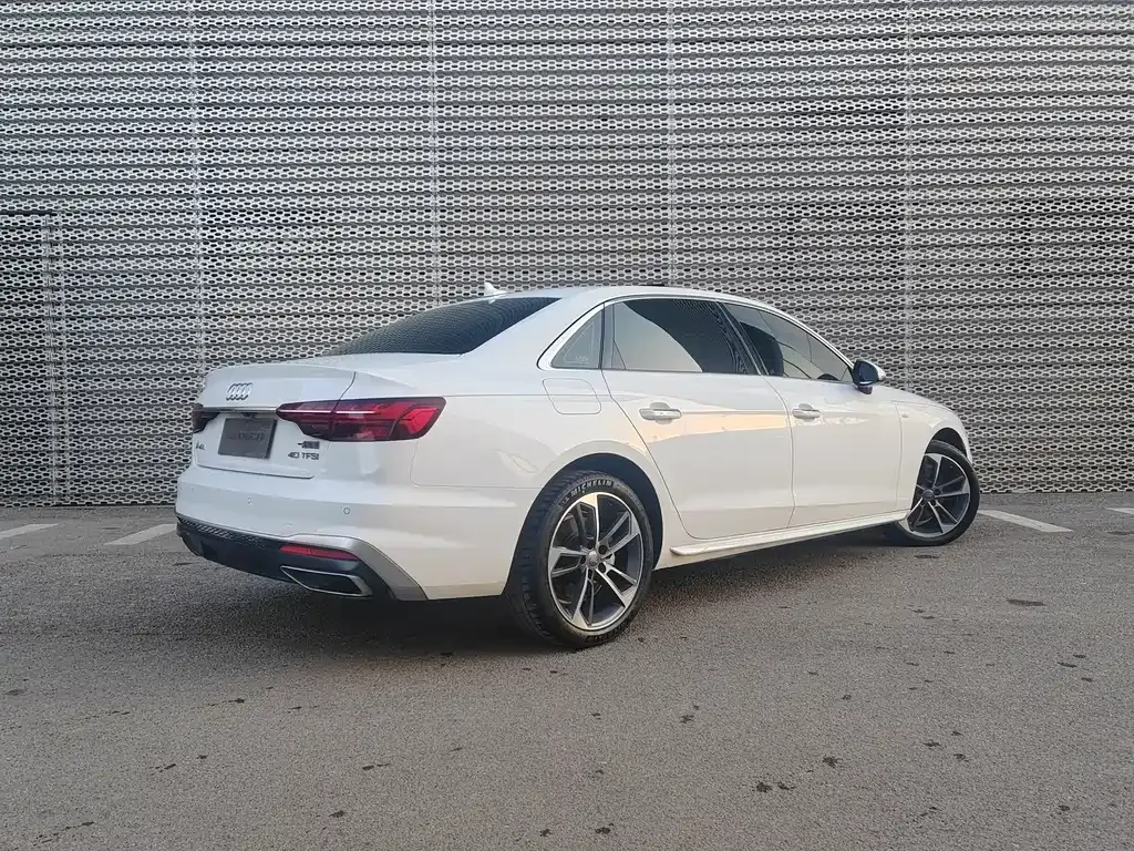 Audi A4L 2021 из CN, фото 9