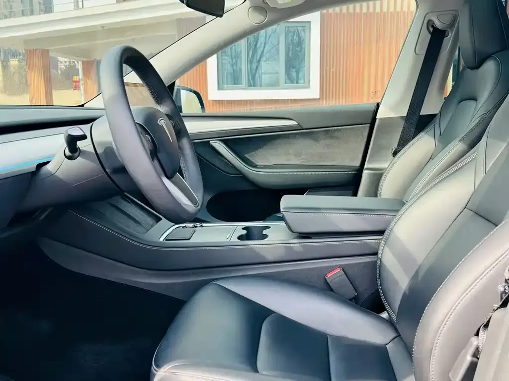 Tesla Model Y 2024 из CN, фото 3