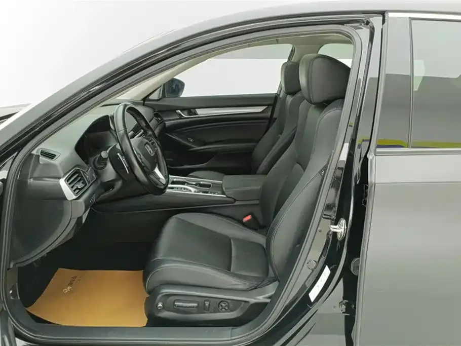 Honda Accord — фото 10