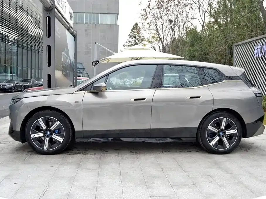 BMW iX M60 2023 из CN, фото 8