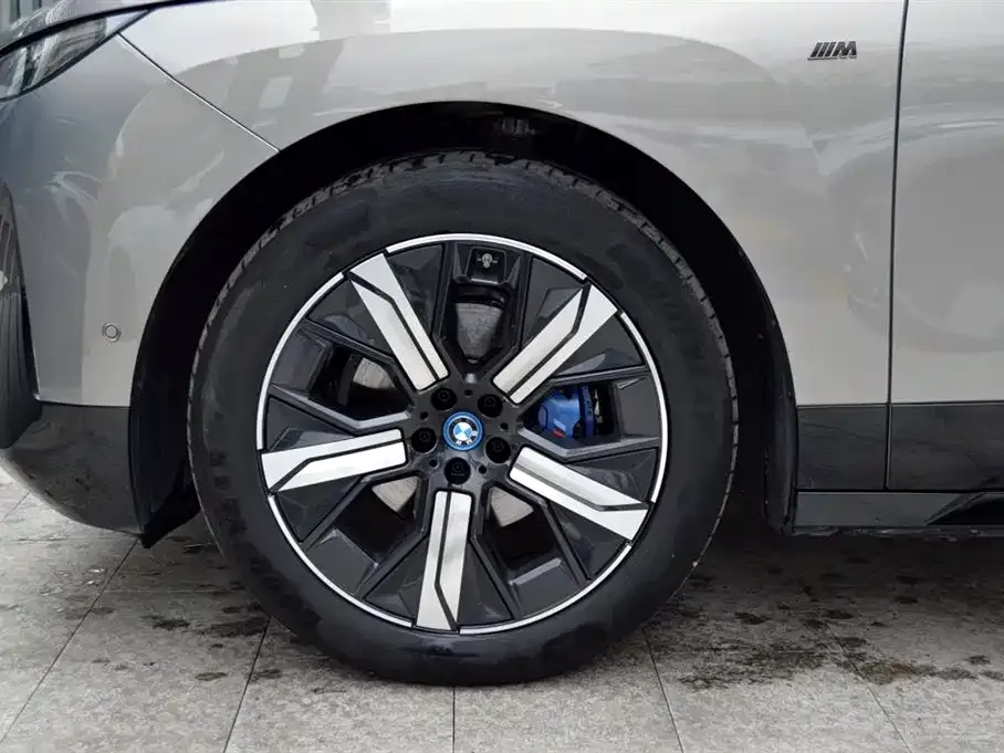 BMW iX M60 2023 из CN, фото 7