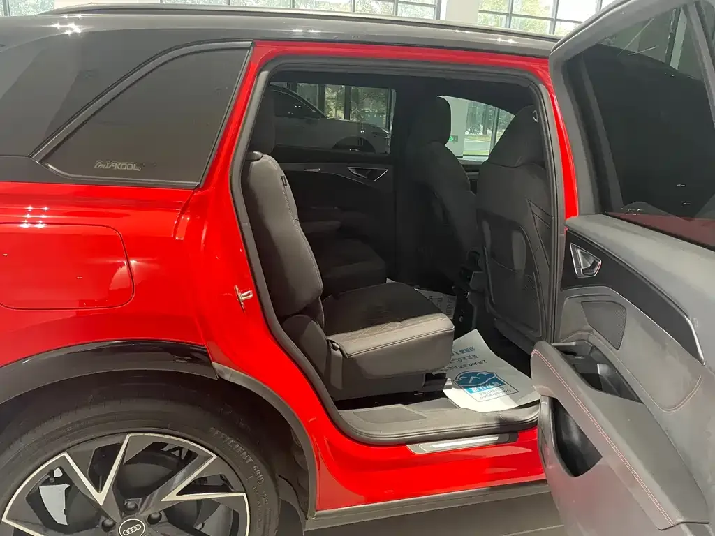 Audi Q5 e-tron 2022 из CN, фото 5