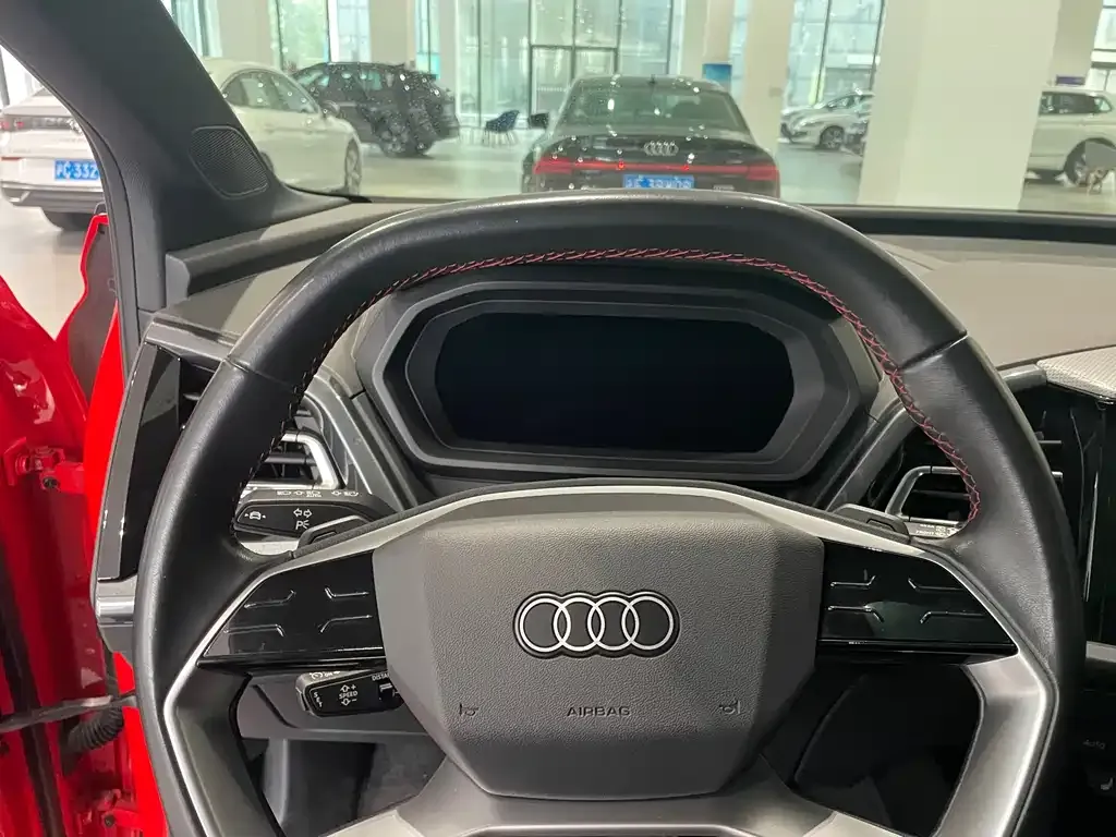 Audi Q5 e-tron 2022 из CN, фото 8