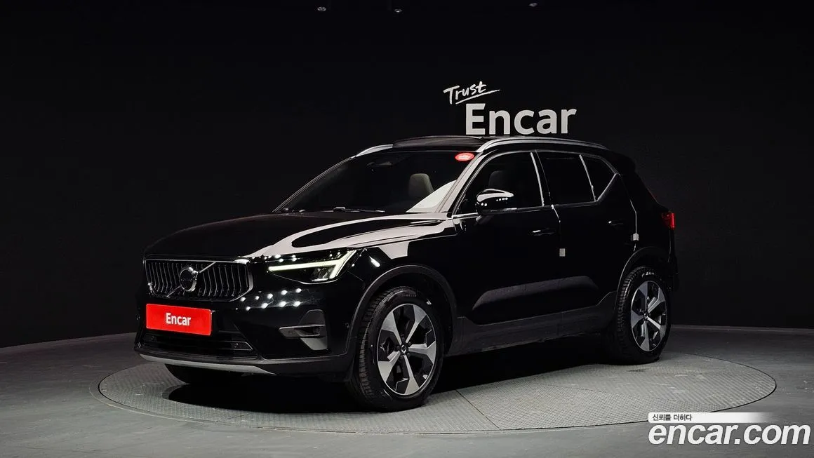 Volvo XC40 — фото 1