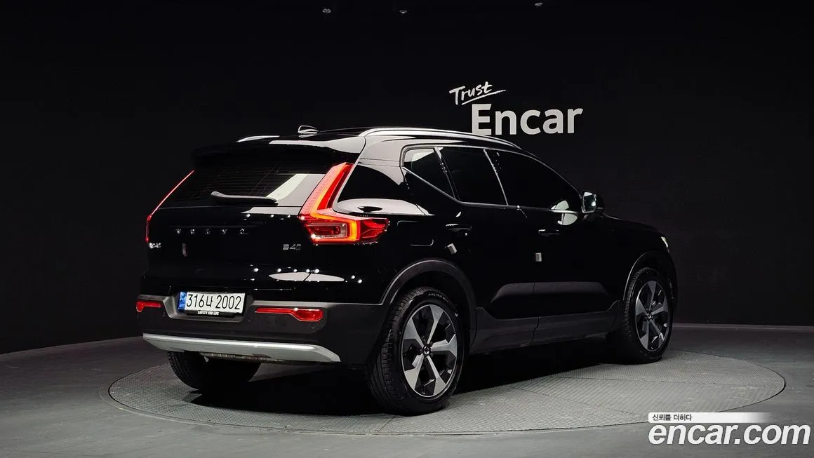 Volvo XC40 — фото 4