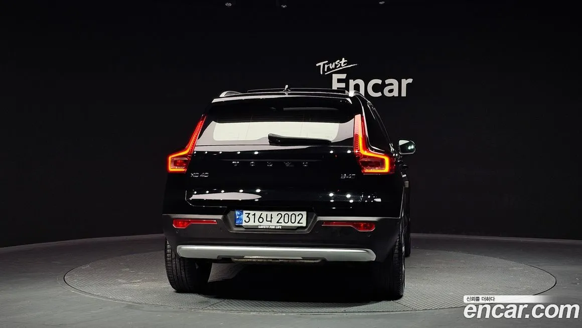Volvo XC40 — фото 9