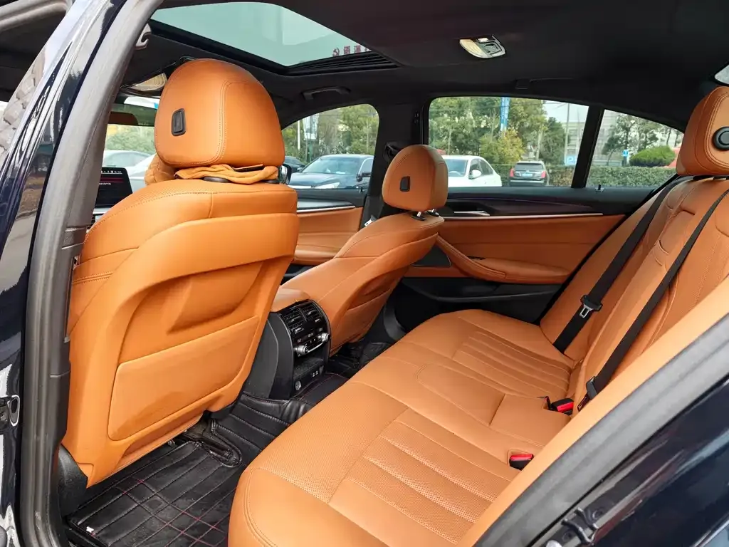 BMW 5 Series (Import) 2023 из CN, фото 2