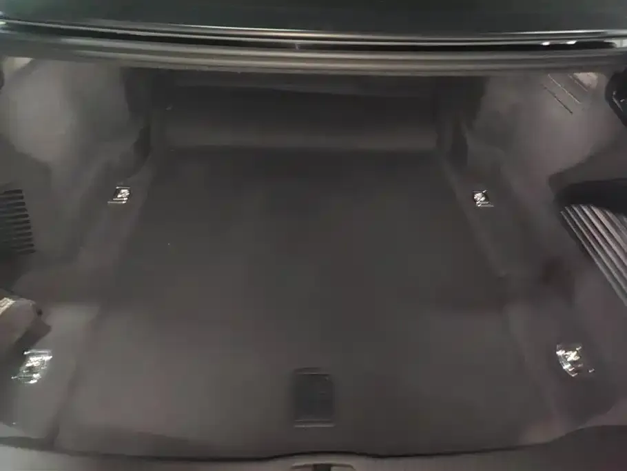 Audi A8 2024 из CN, фото 2