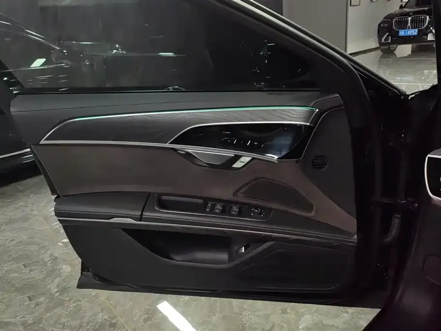 Audi A8 2024 из CN, фото 8