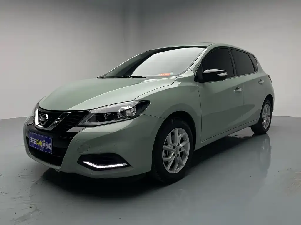 Nissan Tiida — фото 1