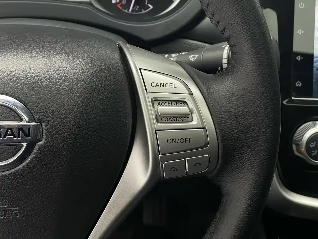 Nissan Tiida — фото 10