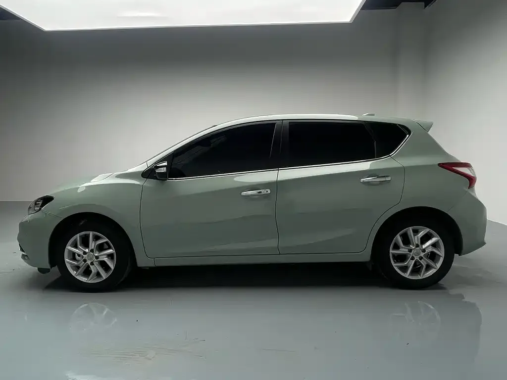 Nissan Tiida — фото 3
