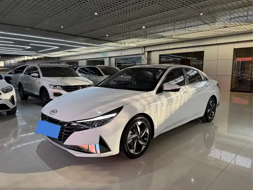 Hyundai Elantra 2023 из CN, фото 1