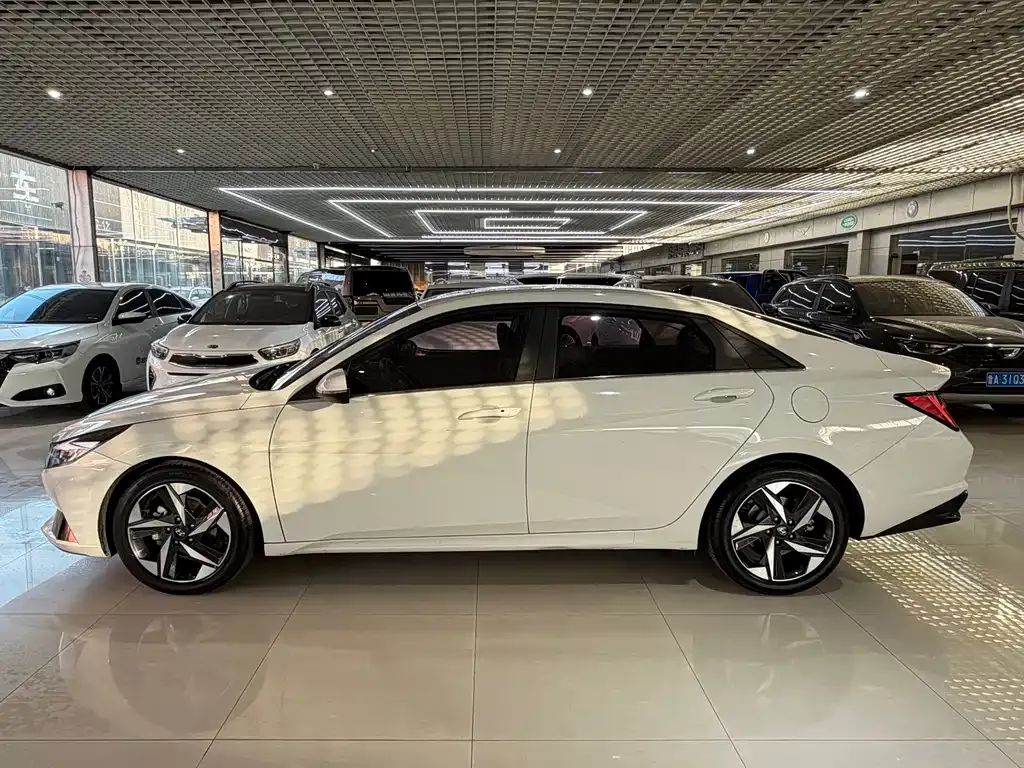 Hyundai Elantra 2023 из CN, фото 10