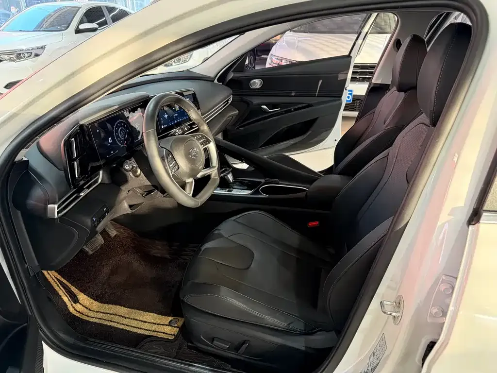 Hyundai Elantra 2023 из CN, фото 4