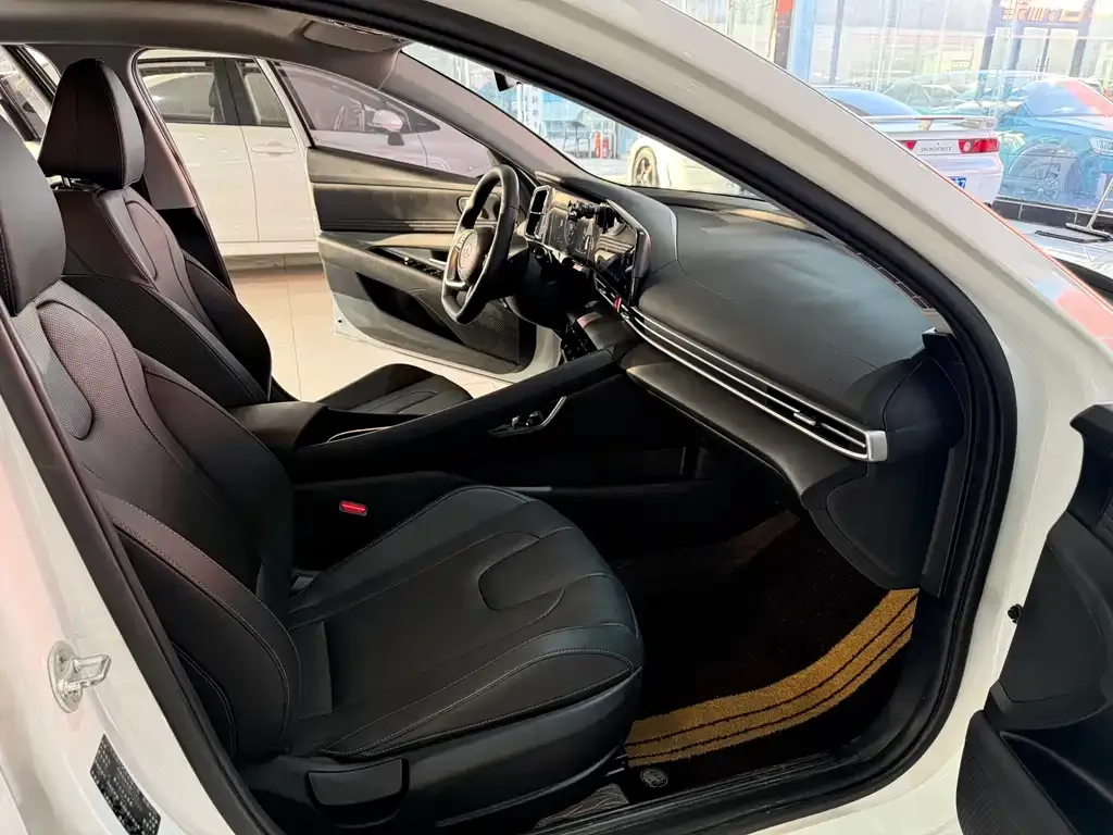 Hyundai Elantra 2023 из CN, фото 7