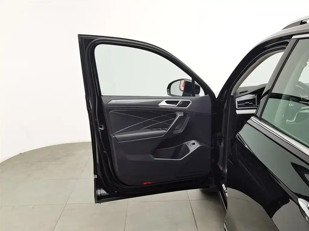 Volkswagen Tiguan L 2025 из CN, фото 2