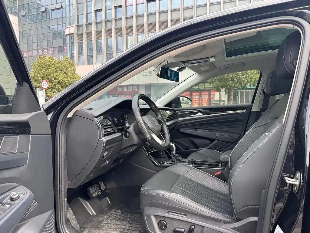 Volkswagen Passat 2022 из CN, фото 6