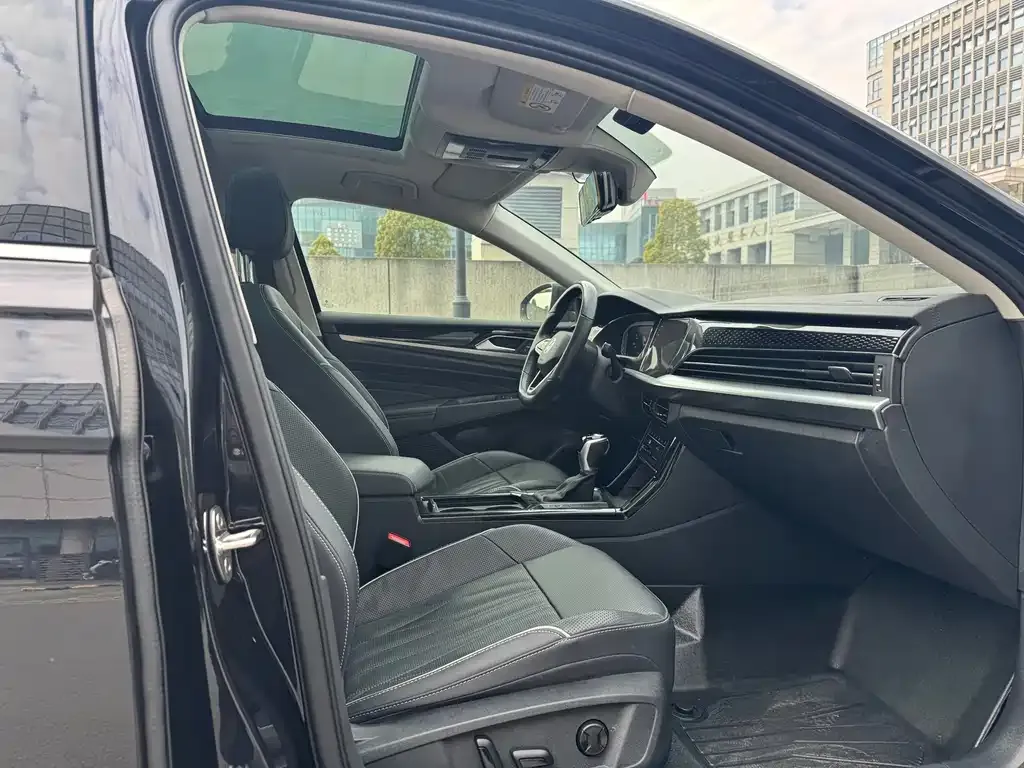 Volkswagen Passat 2022 из CN, фото 4