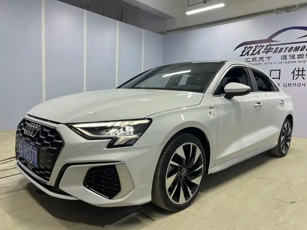 Audi A3 2023 из CN, фото 1