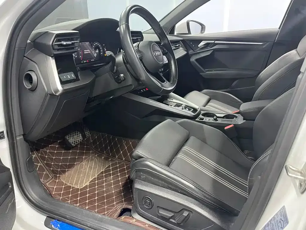 Audi A3 2023 из CN, фото 4