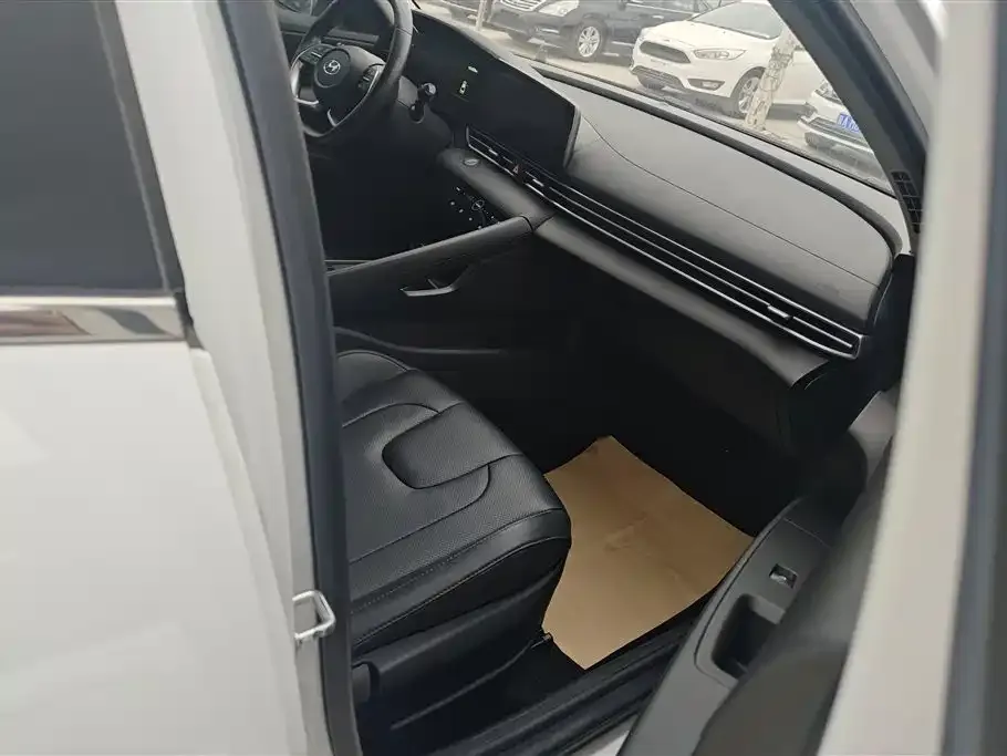 Hyundai Elantra 2022 из CN, фото 4