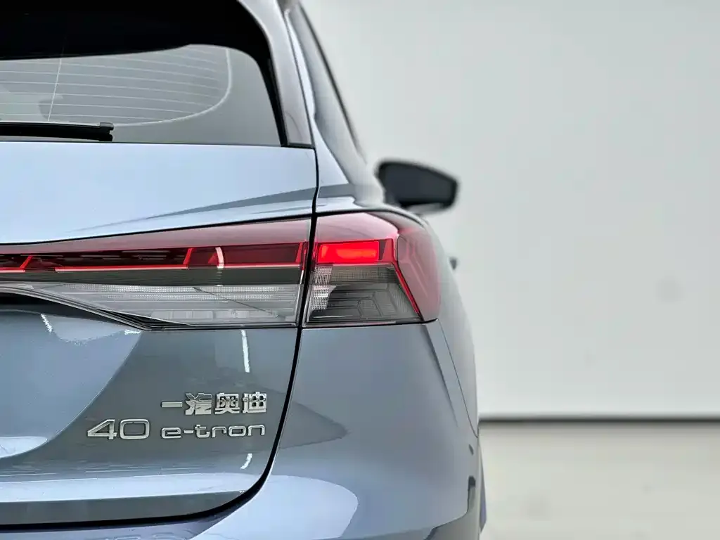 Audi Q4 e-tron — фото 3