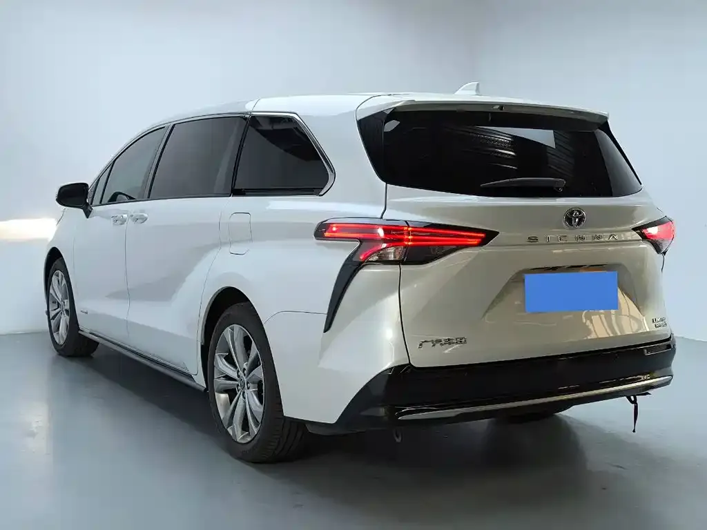 Toyota Sienna 2024 из CN, фото 3